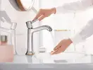 HANSGROHE Смеситель для раковины однорычажный, хром/золото Metropol Classic (31302090) фото 3 Aquada.com.ua