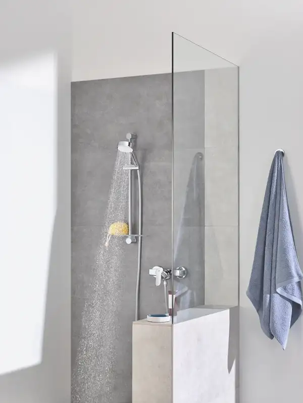 Душовий гарнітур зі штангою, 3 режими струменю Grohe New Tempesta Cosmopolitan (27929002)
