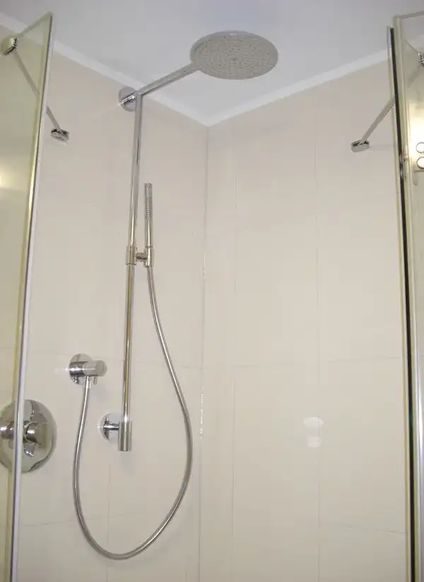 Душевой гарнитур Hansgrohe Raindance Connect 240 Showerpipe (цвет - хром) (27421000) фото 2 Aquada.com.ua