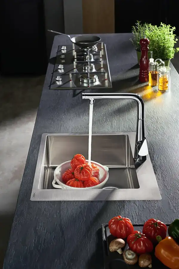 Встраиваемая кухонная мойка Hansgrohe S71 S711-F450 (цвет - нержавеющая сталь) 450 (43301800) фото 3 Aquada.com.ua