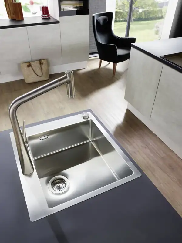 Встраиваемая кухонная мойка Hansgrohe S71 S711-F450 (цвет - нержавеющая сталь) 450 (43301800) фото 5 Aquada.com.ua