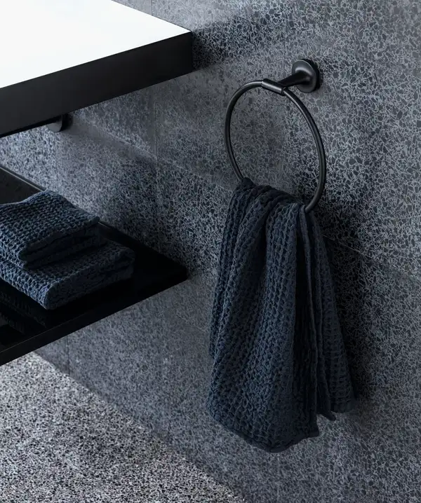 Полотенцедержатель-кольцо Ø 210 мм Duravit Starck T, чёрный матовый (0099474600) фото 3 Aquada.com.ua