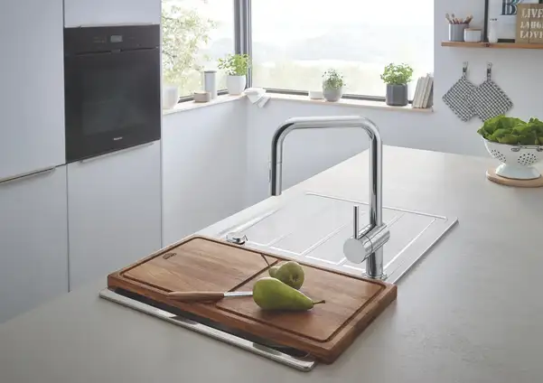 Змішувач для кухні з висувним виливом Grohe Minta (32322002)