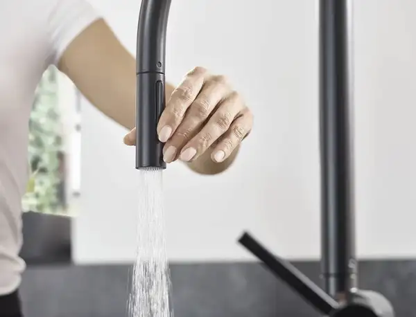 Смеситель для кухни Hansgrohe Talis M54 210 (цвет - чёрный матовый), с вытяжным душем (72801670) фото 6 Aquada.com.ua