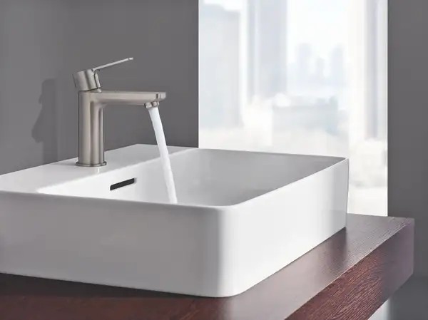 Смеситель однорычажный для раковины Grohe Lineare DN 15 S-Size (цвет - хром) с доным клапаном (32114001) фото 2 Aquada.com.ua