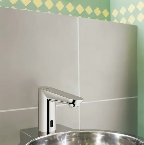 Смеситель электронный для раковины Grohe Euroeco Cosmopolitan E (цвет - хром) (36271000) фото 8 Aquada.com.ua
