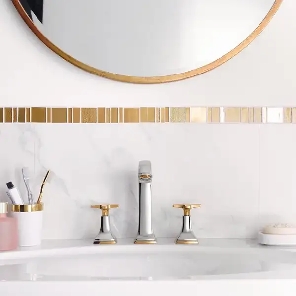 Смеситель для раковины на 3 отверстия Hansgrohe Metropol Classic (цвет - хром/золото), с донным клапаном (31307090) фото 2 Aquada.com.ua