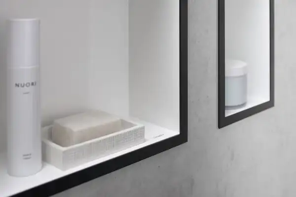 Настенная ниша с дизайнерской рамкой Hansgrohe XtraStoris Individual 30 х 30 х 10 см, чёрный матовый (56099670) фото 4 Aquada.com.ua