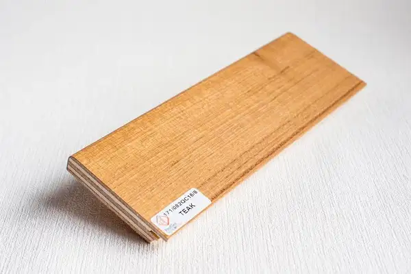 Плінтус 82x16 мм, шпон нат. дерева, тік, Lucciano (171/082QC16/8)