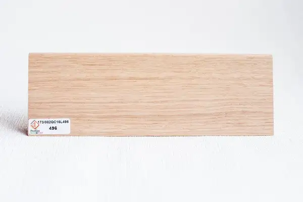 Плінтус 82x16 мм, шпон нат. дерева 496, Lucciano (173/082QC16L496)