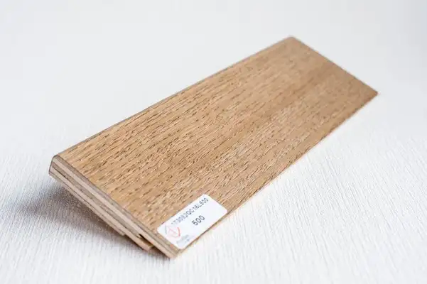 Плінтус 82x16 мм, шпон нат. дерева 500, Lucciano (173082QC16L500)