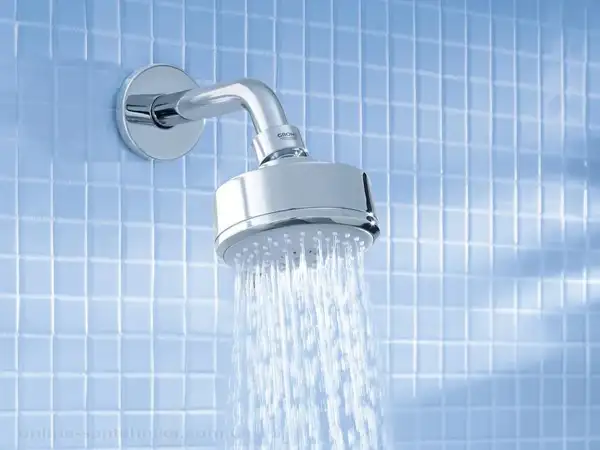 Верхний душ с кронштейном Grohe New Tempesta Cosmopolitan 100 (цвет - хром) (26090000 Grohe) фото 2 Aquada.com.ua
