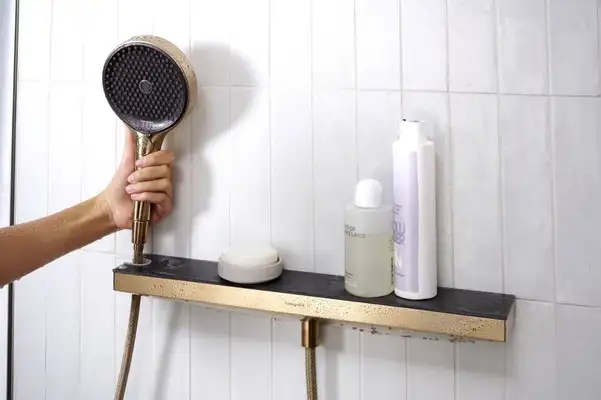 Настенный держатель Porter 500 с полкой левый Hansgrohe Porter E (цвет - шлифованная бронза) 26843140