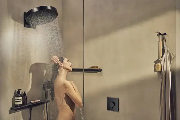 Настенный держатель Porter 500 с полкой правый Hansgrohe Porter E (цвет - чёрный матовый) 26858670