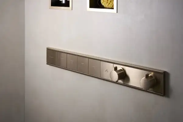 Термостат для скрытого монтажа на 5 потребителей Hansgrohe RainSelect (цвет - шлифованная бронза) 15384140