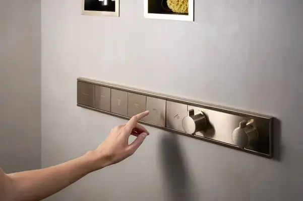 Термостат для скрытого монтажа на 5 потребителей Hansgrohe RainSelect (цвет - шлифованная бронза) 15384140