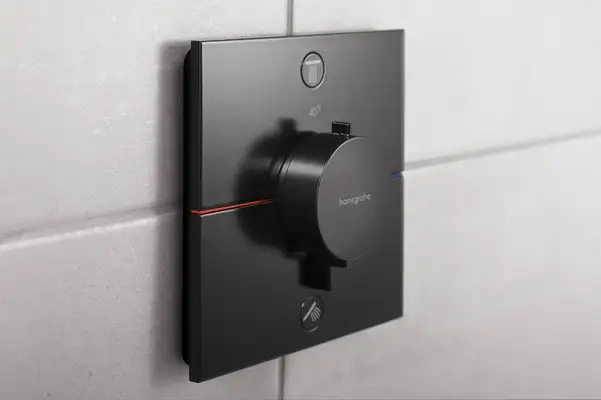 Термостат на 2 потребителя со встроенной защитной комбинацией EN 1717 Hansgrohe ShowerSelect Comfort E (цвет - чёрный матовый) 15578670