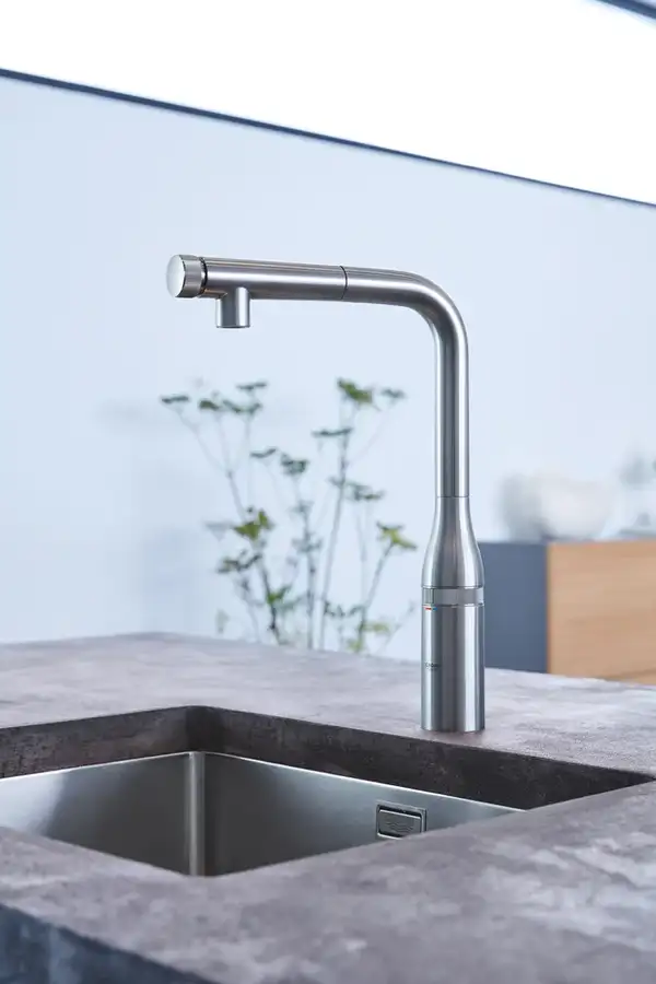 Змішувач для кухні з висувним виливом Grohe Essence SmartControl (31615DC0)