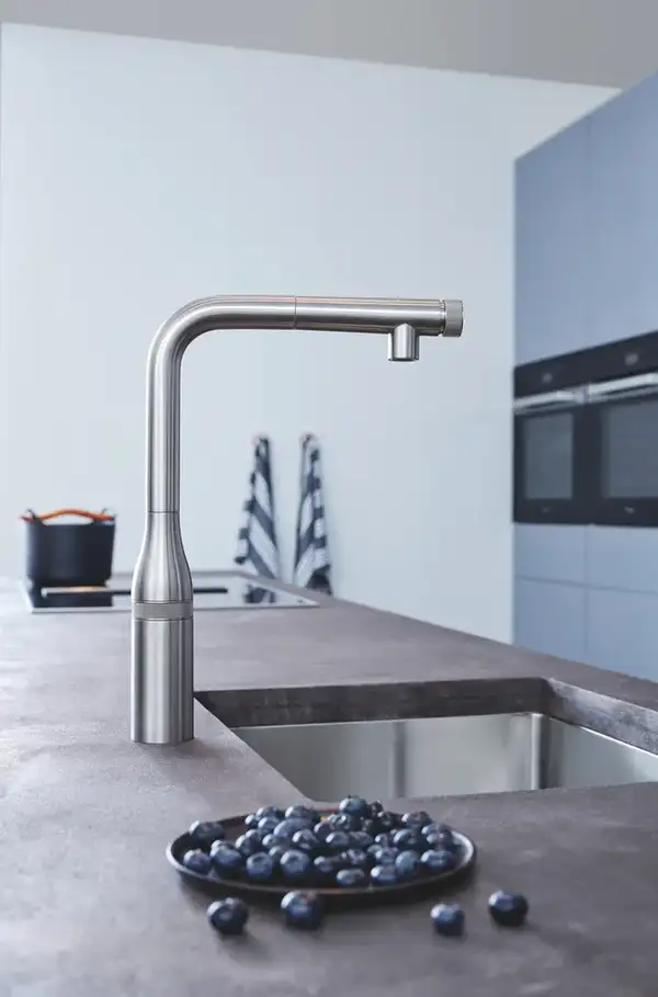 Змішувач для кухні з висувним виливом Grohe Essence SmartControl (31615DC0)