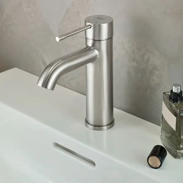 Grohe Essence New Смеситель для умывальника, черный (24172KF1)