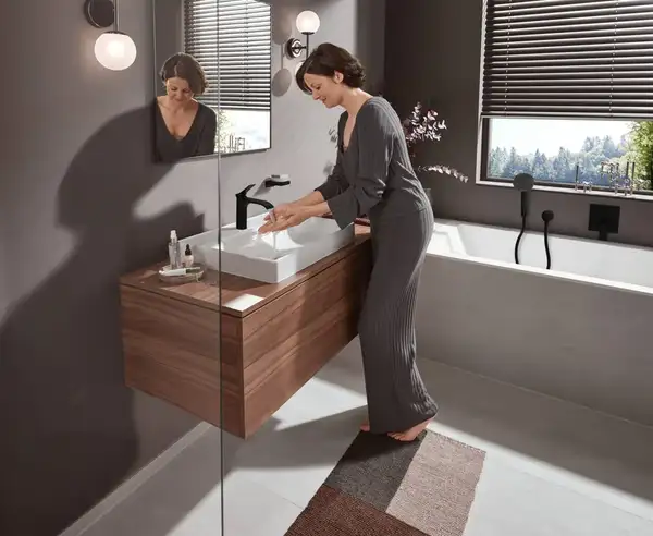 Смеситель для раковины Hansgrohe Vivenis (цвет - чёрный матовый), с донным клапаном (75020670) фото 2 Aquada.com.ua
