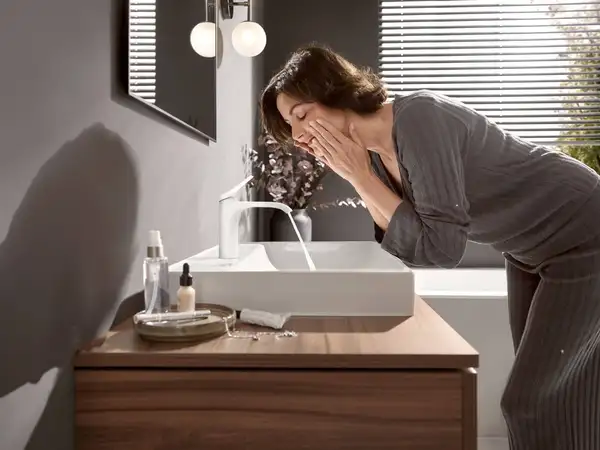 Смеситель для раковины Hansgrohe Vivenis (цвет - белый матовый), без донного клапана (75022700) фото 3 Aquada.com.ua