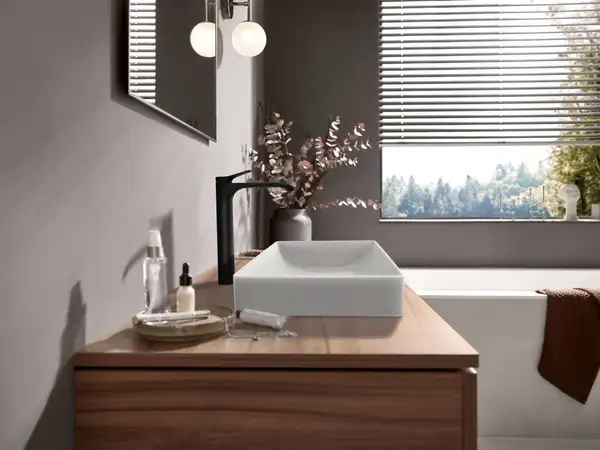 Смеситель для раковины высокий Hansgrohe Vivenis (цвет - чёрный матовый), с донным клапаном (75040670) фото 2 Aquada.com.ua