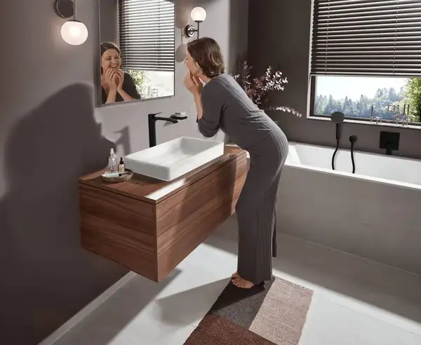 Смеситель для раковины высокий Hansgrohe Vivenis (цвет - чёрный матовый), без донного клапана (75042670) фото 2 Aquada.com.ua