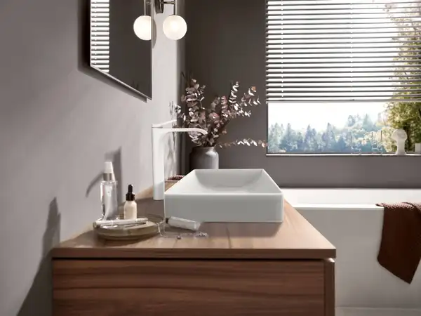 Смеситель для раковины высокий Hansgrohe Vivenis (цвет - белый матовый), без донного клапана (75042700) фото 3 Aquada.com.ua