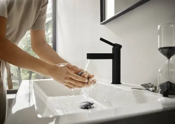 Смеситель для раковины Hansgrohe Finoris (цвет - чёрный матовый), с донным клапаном Push Open (76010670) фото 3 Aquada.com.ua