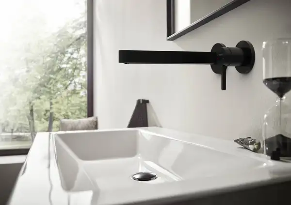 Смеситель для раковины настенный Hansgrohe Finoris (цвет - чёрный матовый), излив 225 мм (76050670) фото 2 Aquada.com.ua