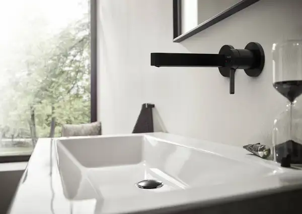 Смеситель для раковины настенный Hansgrohe Finoris (цвет - чёрный матовый), излив 165 мм (76051670) фото 2 Aquada.com.ua