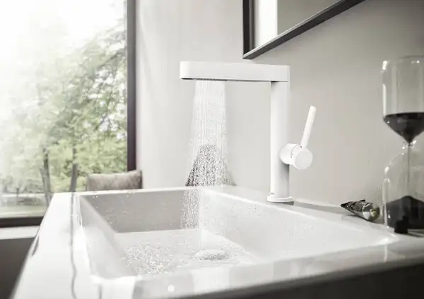 Смеситель для раковины высокий, с вытяжным душем, 2 вида струи Hansgrohe Finoris (цвет - белый матовый), с донным клапаном Push Open (76063700) фото 2 Aquada.com.ua