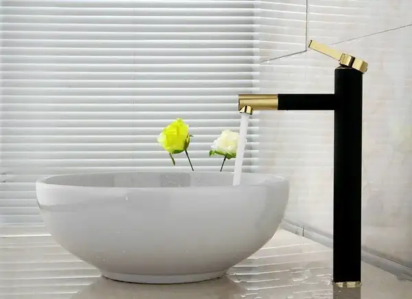 Змішувач для раковини (умивальника) REA SMART BLACK+GOLD чорний/золотий високий (REA-B7402)