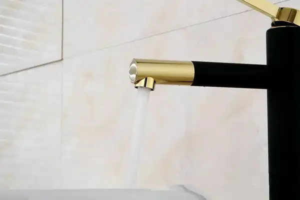 Змішувач для раковини (умивальника) REA SMART BLACK+GOLD чорний/золотий високий (REA-B7402)