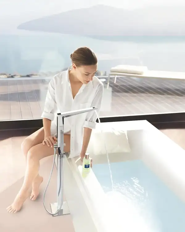 Смеситель для ванны напольный Grohe Allure Brilliant (цвет - хром), с душевым гарнитуром (23119000) фото 2 Aquada.com.ua