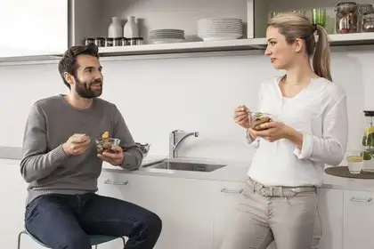 Смеситель для кухни с поворотным изливом Grohe Eurosmart (цвет - хром) (33281002) фото 3 Aquada.com.ua Смеситель для кухни с поворотным изливом Grohe Eurosmart (цвет - хром) (33281002) фото 3 Aquada.com.ua