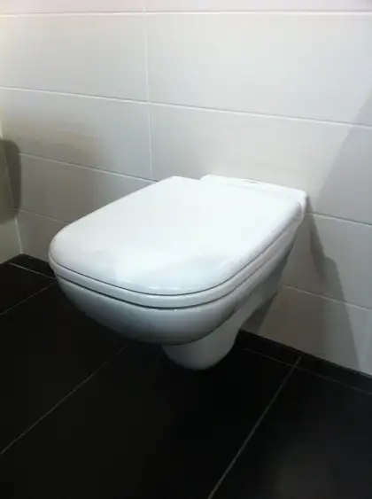 Унитаз подвесной Duravit D-Code + сиденье с крышкой (45351900A1) фото 4 Aquada.com.ua Унитаз подвесной Duravit D-Code + сиденье с крышкой (45351900A1) фото 4 Aquada.com.ua