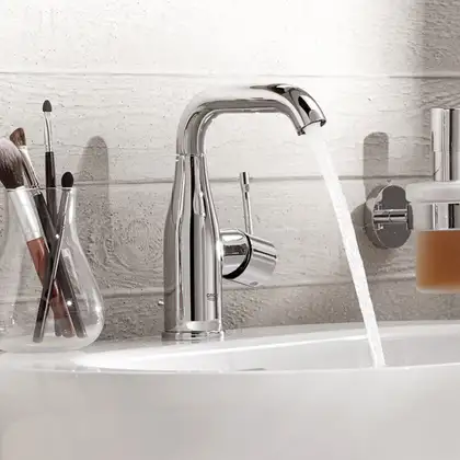 Змішувач для раковини M-розміру Grohe Essence New (23462001)