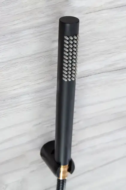 Смеситель для ванны и душа REA SALTO BLACK ROSE GOLD настенный с изливом (REA-B6352) Смеситель для ванны и душа REA SALTO BLACK ROSE GOLD настенный с изливом (REA-B6352)