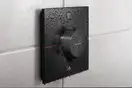 Термостат на 2 потребителя со встроенной защитной комбинацией EN 1717 Hansgrohe ShowerSelect Comfort E (цвет - чёрный матовый) 15578670