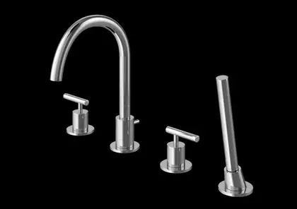 Смеситель для ванны KOHLMAN ROXIN CHROME на борт ванны (QB240R)