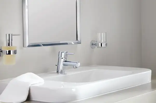 Дозатор рідкого мила Grohe Essentials New (40448001) Дозатор рідкого мила Grohe Essentials New (40448001)