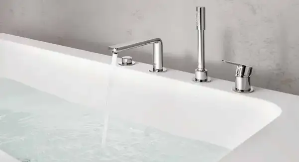 Смеситель однорычажный на борт ванны на 4 отверстия Grohe Lineare (цвет - хром) (19577001) фото 5 Aquada.com.ua