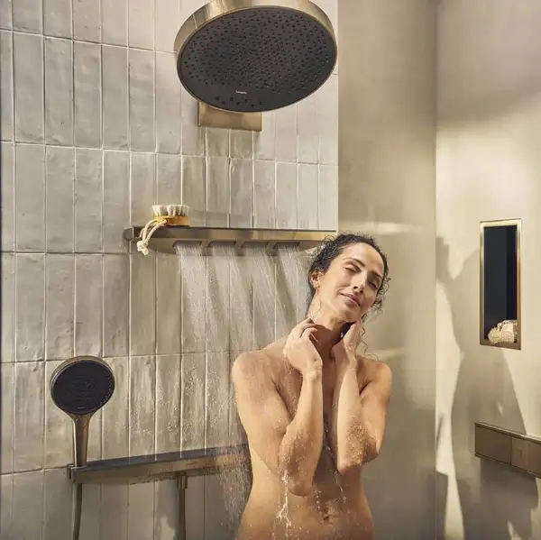 Душевая лейка 500 с душевой полкой Hansgrohe Rainfinity, 1 тип струи (цвет - полированное золото) 26243990