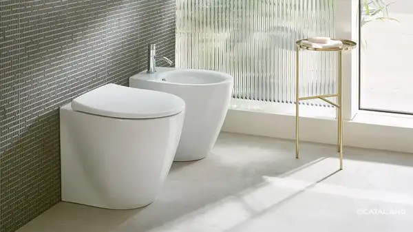 Унитаз напольный NewFlush (безободковый) Catalano Italy с сиденьем Soft Close, белый матовый (1VP52RITBM+5ITSTFBM) фото 3 Aquada.com.ua