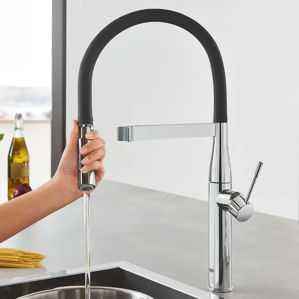Змішувач для кухні Grohe Essence New висувний дворіжимний аератор, золото (30294GL0)