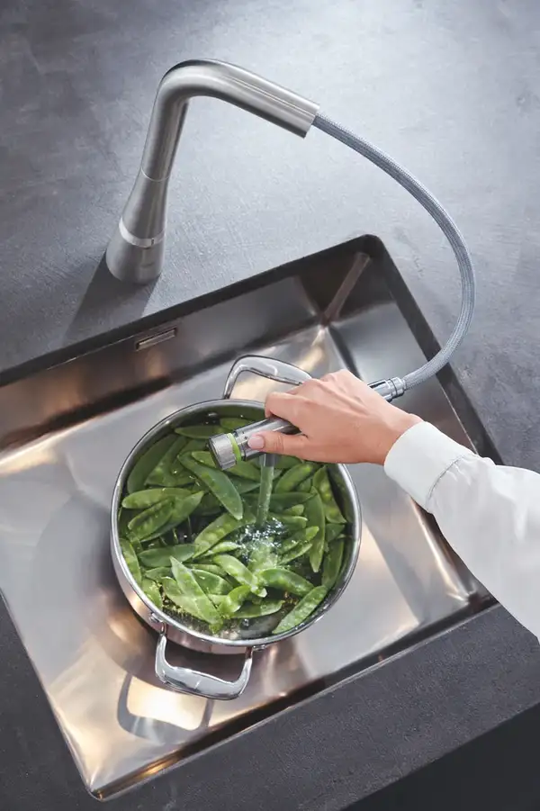 Змішувач для кухні з висувним виливом Grohe Zedra SmartControl (31593DC2) Змішувач для кухні з висувним виливом Grohe Zedra SmartControl (31593DC2)