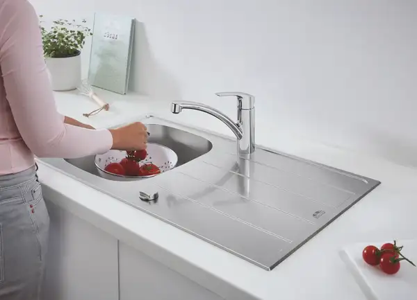 Grohe Eurosmart New Смеситель для кухни, хром (33281003) Grohe Eurosmart New Смеситель для кухни, хром (33281003)