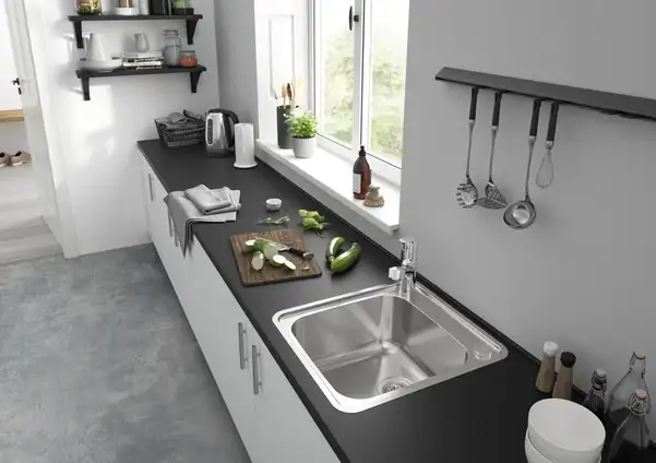Кухонный смеситель 150, с вытяжным изливом, 1jet sBox Hansgrohe Focus M42 (цвет - хром) 71829000
